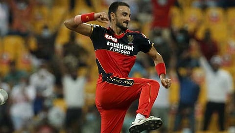 हर्षल पटेल बुमराहला मागे टाकत बनला हंगामात सर्वाधिक विकेट घेणारा भारतीय