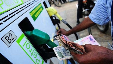 इंधन दरवाढीसाठी केंद्र सरकार जवाबदार : काँग्रेसचा आरोप