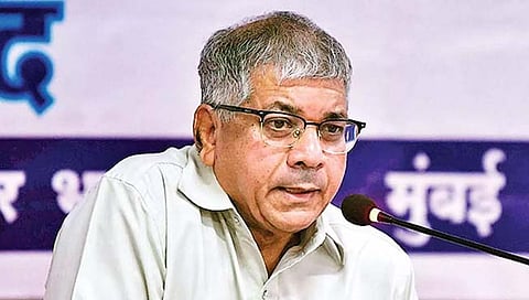 संसद सुरक्षा प्रश्नावर पंतप्रधान, गृहमंत्र्यांनी बोलायला हवं : ॲड. प्रकाश आंबेडकर