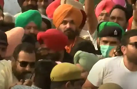 लखीमपूरकडे जाणारे नवज्योत सिंग सिद्धू यूपी पोलिसांच्या ताब्यात