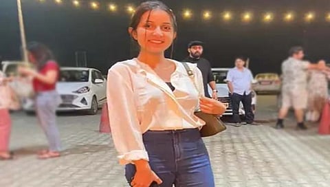 डॉक्टर तरुणीची आत्महत्या; कागदावर 200 वेळा लिहिल ‘आशिष लव वैशाली’