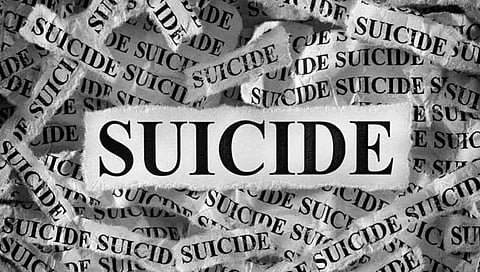 suicide in delhi : ‘घरात विषारी वायू, कृपया काळजी घ्या’, पोलिसांना सूचना देत आईसह दोन मुलींची आत्महत्या