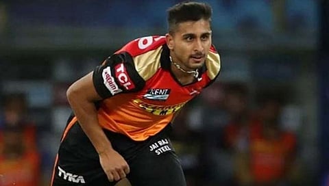 उमरान मलिक : जम्मू काश्मीरच्या या गोलंदाजाच्या वेगाने सर्वांनाच लावले वेड !