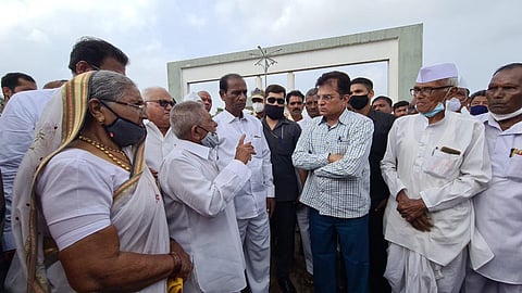 जरंडेश्वर कारखान्यावर गेलेल्या किरीट सोमय्या यांना घातला घेराव