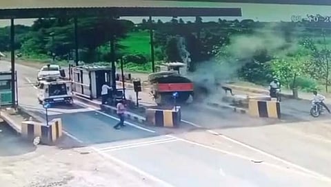 बेळगाव : चिंचणी टोल नाक्याला मिनी लॉरीची भीषण धडक