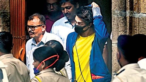 ड्रग्ज पार्टी : असा झाला आर्यनच्या पार्टीचा बेरंग