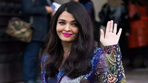 Aishwarya : ऐश्वर्या रायच्या ‘त्या’ फ्लाईंग किसने चाहते घायाळ