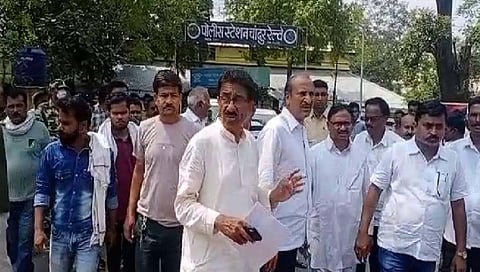 माजी आमदार वीरेंद्र जगताप यांच्या घरावर ‘प्रहार’च्या कार्यकर्त्यांचा हल्ला