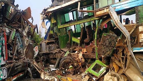 Barabanki Accident : उत्तर प्रदेशच्या बाराबंकीमध्ये म्हैस आडवी आल्याने भीषण अपघात, ९ जणांचा जागीच मृत्यू