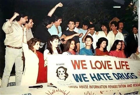 १९९० साली बॉलिवूडच्या दिग्गज कलाकारांनी एकत्र येत ड्रग्जचे विरोध करत आंदोलन केले होते.