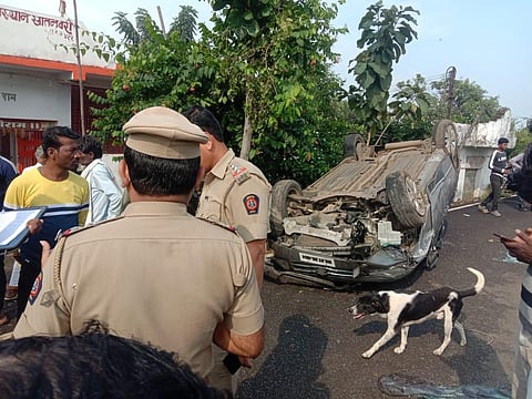 नागपूर : खड्डा चुकविण्याच्या नादात कार उलटून ४ जणांचा मृत्यू