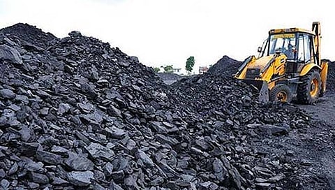 Coal stock : कोल इंडियाकडे ४०० लाख टन कोळसा साठा, कोळसा मंत्रालयाचे स्पष्टीकरण