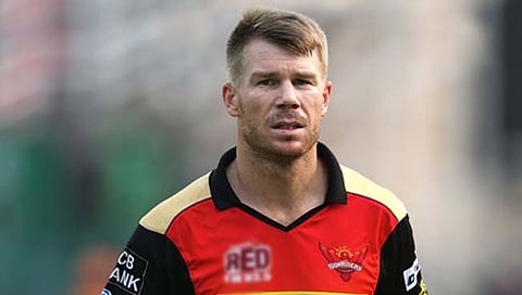 डेव्हिड वॉर्नर – हैदराबाद दरी वाढली; संघासोबत प्रवास करण्यास मज्जाव?