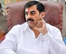 जयवंतराव जगताप : ‘तुम्ही उठू नका, शरद पवारांप्रमाणे मी पावसात भिजतच बोलत राहीन’