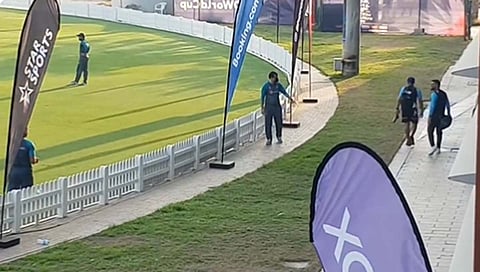 IND vs PAK : ..आणि पाकिस्तानी खेळाडू धोनी, धोनी म्हणून ओरडू लागला! ( Video )