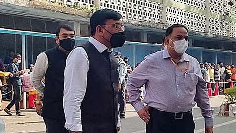 माझे वडील जनावर नाहीत; मनमोहन सिंग यांची मुलगी आरोग्यमंत्र्यांवर संतापली