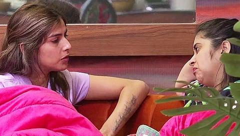 Mira Jagannath : ‘ते आपला फायदा घेतात, आपण त्यांचा घ्यायचा’