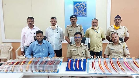 नंदुरबार : 'ऑल आउट' दरम्यान लाखो रुपयांच्या तलवारी जप्त