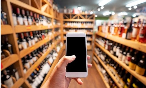 तरुणीला ऑनलाईन दारु पडली महागात; १ लाख ४४ हजारांची फसवणूक