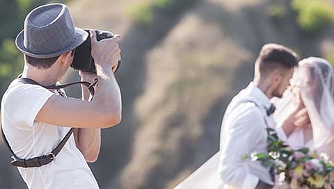 जेवण न दिल्याने लग्नाचे फोटो केले डिलिट; मित्राला शिकविला धडा