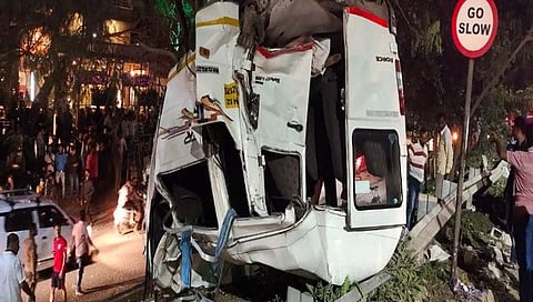 Pune -Bangalore Highway Accident : पुणे -बंगळुरू महामार्गावर भीषण अपघातात तीन ठार