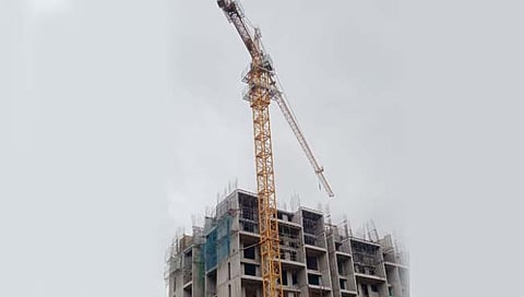 पिंपरी येथे बिल्डरने कामाचे पैसे न दिल्याने ठेकेदाराने क्रेनवर चढून आत्महत्येची धमकी दिली. ही घटना वाकड येथील 'ब्रॉडवे' या बांधकाम साईटवर घडली.