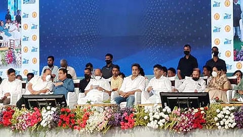 sharad pawar : ‘अन्य राज्यात रस्त्याने लोक भेटतात, तेव्हा ते गडकरींची कृपा असल्याचे सांगतात’