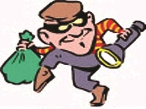 तोतया आयकर अधिकाऱ्याने केली सराफाची फसवणूक