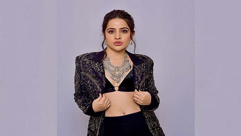 Urfi Javed Tweet : उर्फी जावेद कोणाला म्हणतेय, “आमच्यापासून दूर रहा…”