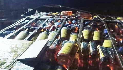 Banda : बांद्यात ८१ हजारांची दारू; अडीच लाखांचा मुद्देमाल जप्त