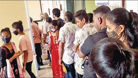 ‘ओमायक्रॉन’च्या धास्तीने कुडाळात पुन्हा लसीकरणासाठी गर्दी!