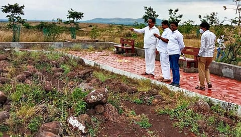 जलसंपदा मंत्री जयंत पाटील अडकले कलावंतीणीच्या कोड्यात