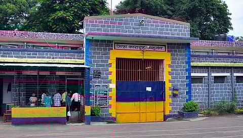 जळगाव जेल : किरकोळ कारणावरून कैद्यांच्या दोन गटांत तुंबळ हाणामारी