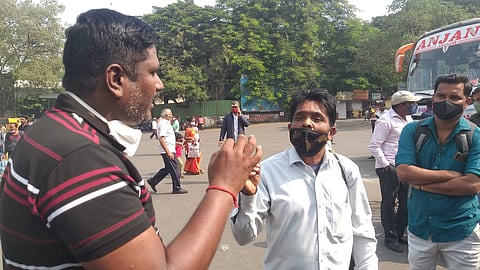 पुणे एसटी संप : भाडेदरावरून खासगी ट्रॅव्हल्स आणि प्रवाशांमध्ये वाद