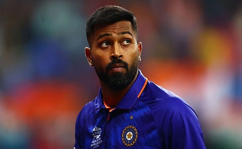 हार्दिक पांड्या अडचणीत, कस्टम विभागाने ५ कोटींची दोन घड्याळे केली जप्त