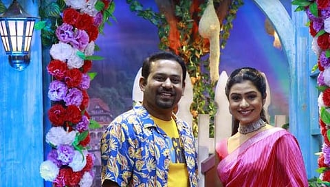 तुझ्या माझ्या संसाराला आणि काय हवं : थुकरटवाडी मध्ये देशमुख कुटुंबियांची गर्दी