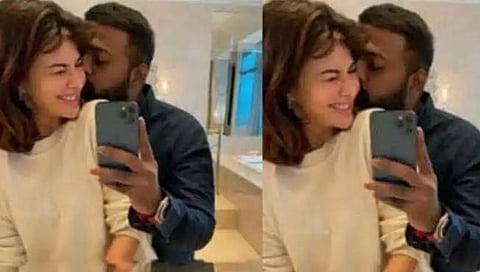 अभिनेत्री जॅकलिनचा हिचा फसवणूक प्रकरणातील आरोपी सुकेश चंद्रशेखर याच्यासोबतचा रोमँटिक फोटो व्हायरल झाला होता.