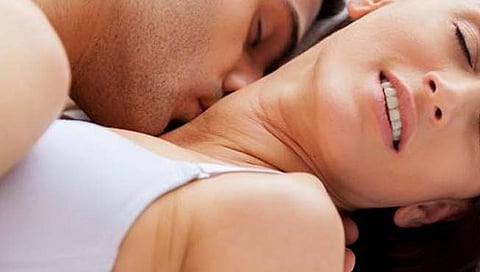 पहिल्यांदा सेक्स करताना कोणती काळजी घ्याल?