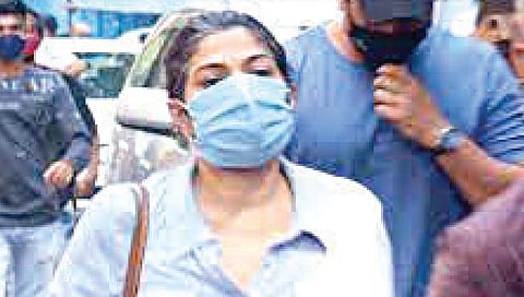 शाहरूख खान याच्या मॅनेजरकडून गोसावी, प्रभाकरने घेतले ५० लाख