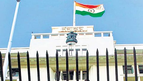 महाराष्ट्रातील मंत्री, आमदारांनी पाळला काळा दिवस