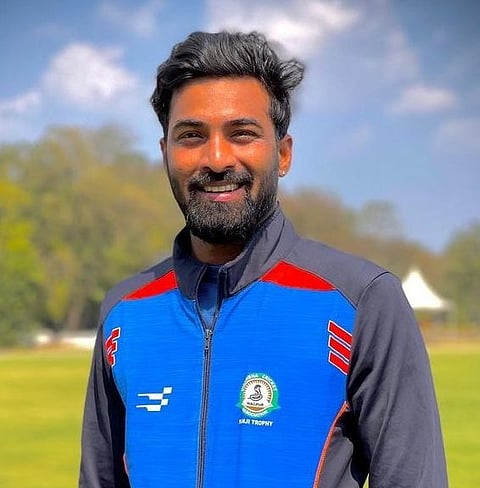 Akshay Karnewar : चार ओव्हर मेडन टाकून विश्वविक्रम करणारा कोण आहे ‘हा’ गोलंदाज?