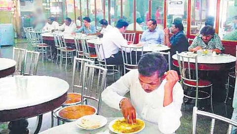 हॉटेल मधील पदार्थांच्या किमती ३० टक्क्यांनी महागणार