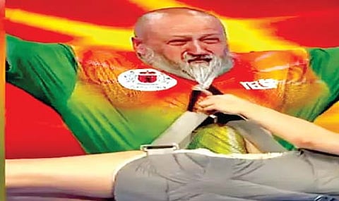 ६४ किलो वजन असलेल्या महिलेला उचलले दाढीने