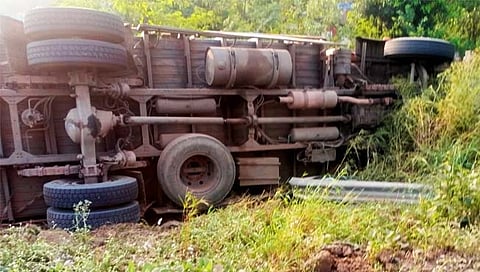 Accident : नाशिक-मुंबई महामार्गांवर अपघात; दोघांचा मृत्यू, २ जखमी