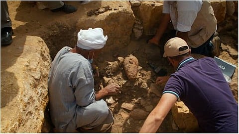 इजिप्तमध्ये प्राचीन सूर्य मंदिर मिळून आलं आहे.