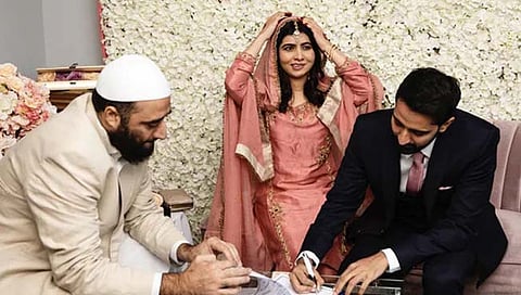 नोबेल शांतता पुरस्कार विजेती मलाला युसुफझाई हि बर्मिंगहॅममध्ये असर याच्यासोबत विवाहबद्ध झाली.