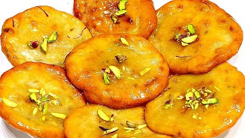 Malpuva recipe : रसरशीत मालपुवा कसे कराल?