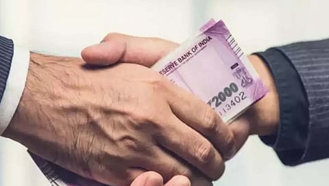 नाशिक : पंचायत समितीचा कनिष्ठ अभियंता दहा हजारांची लाच घेताना सापडला जाळ्यात