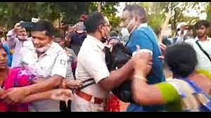 CBI टीमवर जमावाचा हल्ला; स्थानिक पोलिसांनी केली सुटका