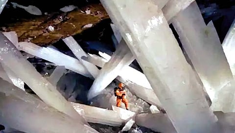 crystals! स्फटिकांचे मोठे स्तंभ!